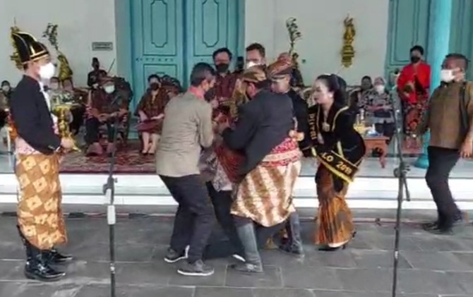 Wamen Parekraf Pingsan Saat Hadiri Acara di Keraton Solo, Deputi: Beliau Kelelahan Karena Jadwalnya Padat